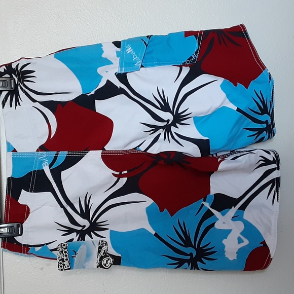 Billabong swim/board shorts - Picture 2 of 5